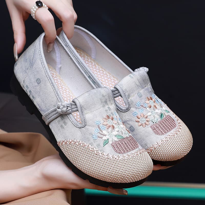 Spring Autumn Soft Sole Non-Slip Comfortable Women's Embroidered Shoes Beijing Traditional Cloth Shoes Breathable Lightweight