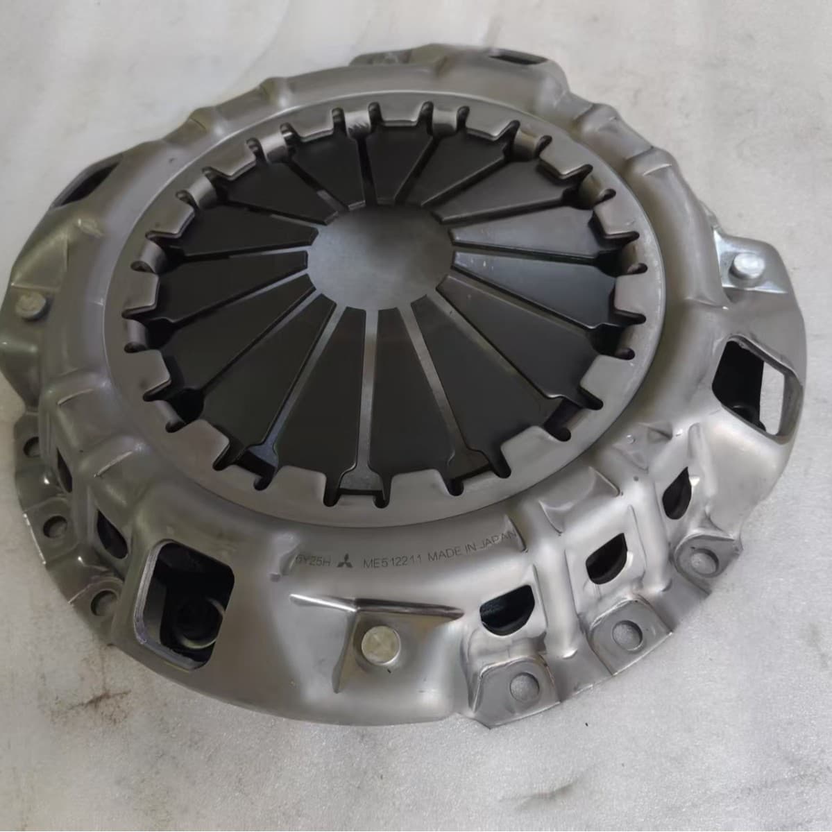 Manufacturer produces ME521103 pressure plate assembly, medium and heavy-duty pressure plate assembly.