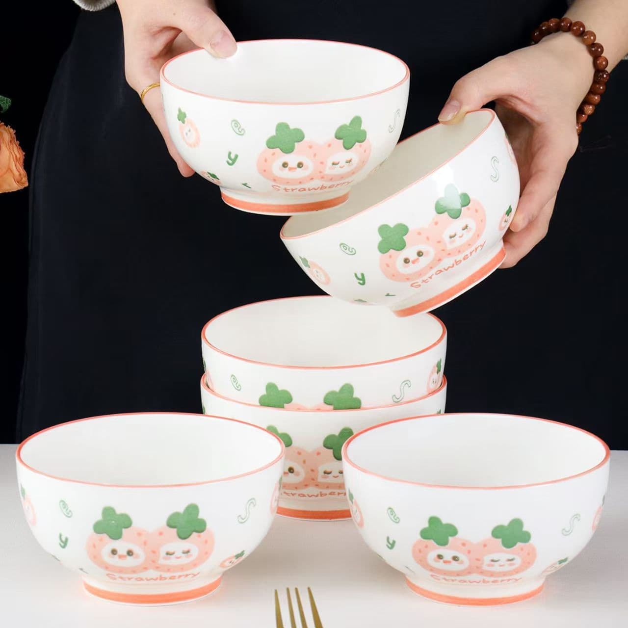 Ceramic bowl and plate set for home use, rice bowls, noodle bowls, vegetable plates, underglaze color cute strawberry bowls, rice bowls, fruit plates