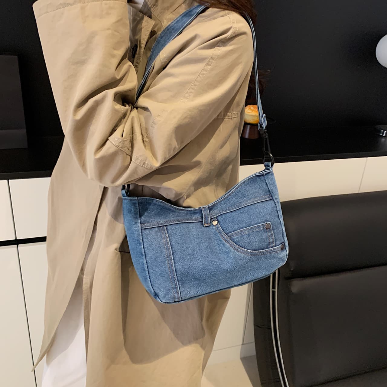 Women's Shoulder Bag Fashion Trendy Denim Shoulder Bag Versatile Crossbody Bag Artistic Style College Student Backpack