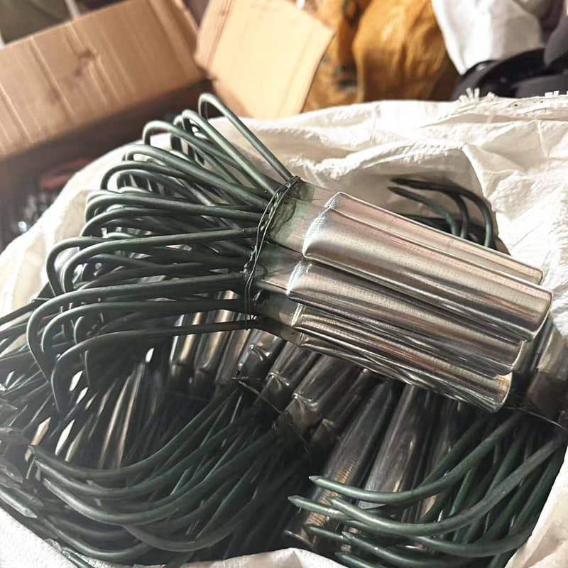 Four-Tooth Small Claw Small Rake Iron Pipe Hand Rake Beachcombing Grab Fence Outdoor Beachcombing Small Tool Beach Rake 2 Yuan Store