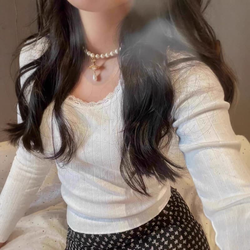 2025 New Autumn Retro Lace Long-Sleeved T-Shirt Women's Spliced Round Neck Slim Sweet Student Top Bottoming Shirt