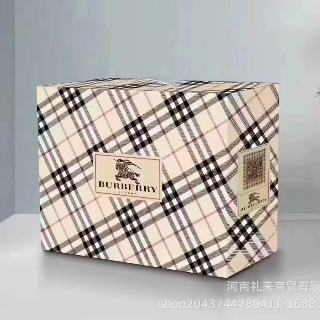 French Paris High-End Down Winter Quilt Ultra-Soft Cloud Four-Piece Set, Student Dorm Three-Piece Set Gift Box