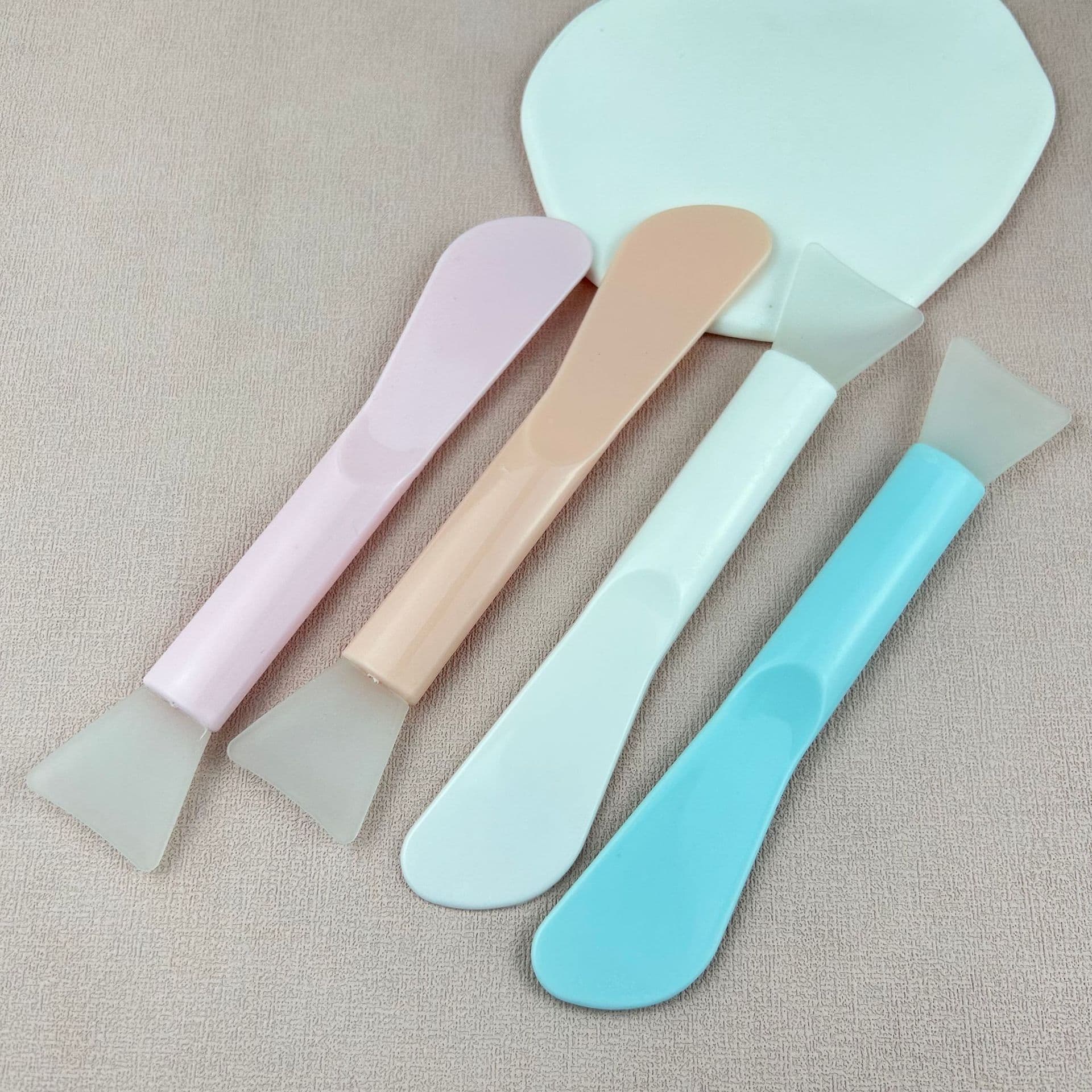 Double-headed mask brush dual-purpose facial mud mask tool soft-head silicone brush knife-shaped tail spoon mask brush wholesale