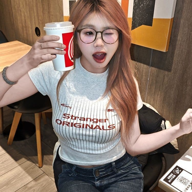 American Retro Regular Shoulder Short Sleeve T-Shirt for Women, Summer Design, Unique Hot Girl Style, Sporty Jersey Short Top