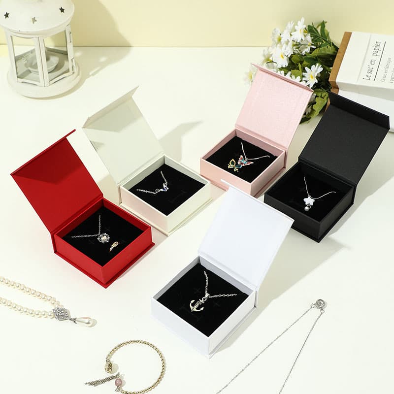 Wholesale Paper Jewelry Packaging Box, Hot Selling Magnetic Flip Lid Box for Rings, Earrings, Bracelets, Necklaces