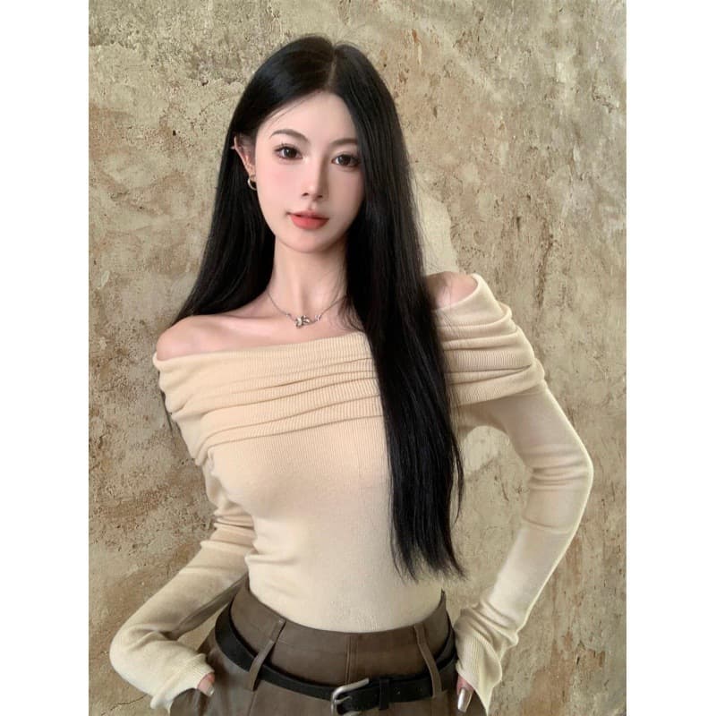 Long-Sleeve Knit Top with Off-Shoulder Design, Slim Fit, Early Autumn Layering, Elegant Commuter Style