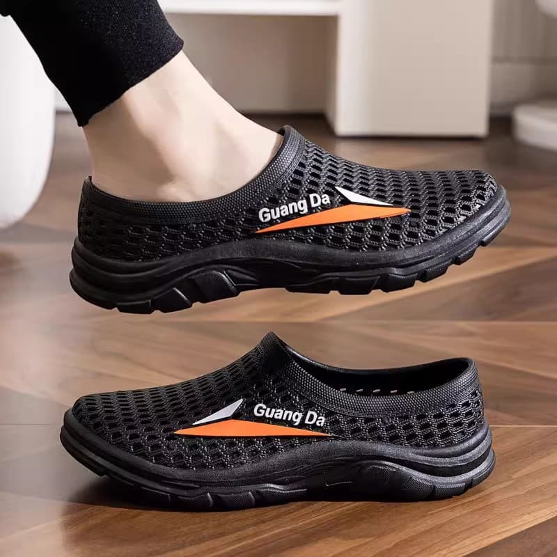 Croc shoes men's summer casual student sandals breathable Baotou men's beach drifting shoes