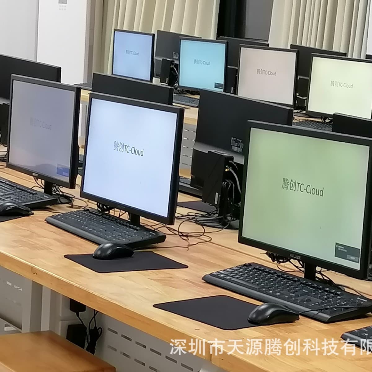The N100 cloud desktop, cloud terminal, laboratory electronic classroom thin client, and information technology terminal support loop playback.
