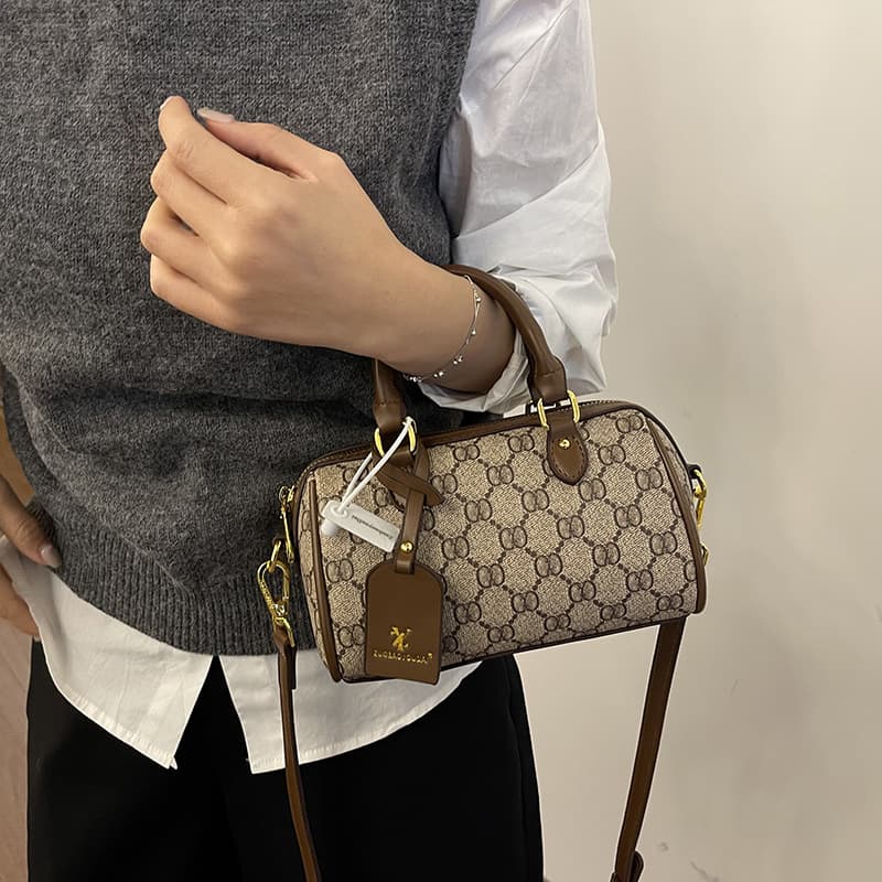 2026 New Style Vintage Monogram Women's Bag, Niche Design Shoulder Crossbody Bag, Fashionable Versatile Pillow Bag, Cross-border Trend Handbag
