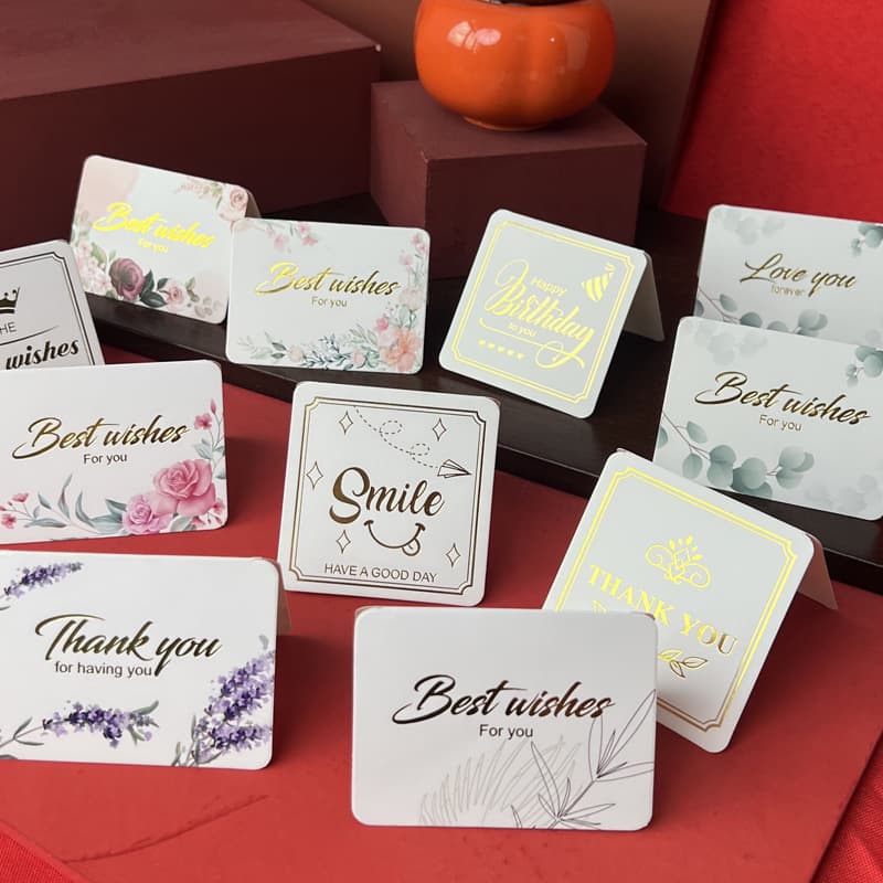 Creative and fresh hand-painted jewelry necklace with card lining, European-style flower gift box, gold foil stamped greeting card.