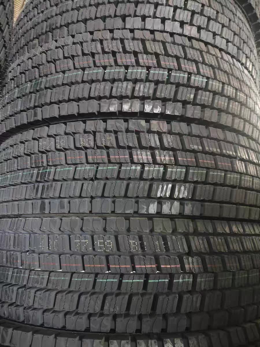 Genuine Wind Power Snow Tire 11R22.5 Anti-Slip and Wear-Resistant