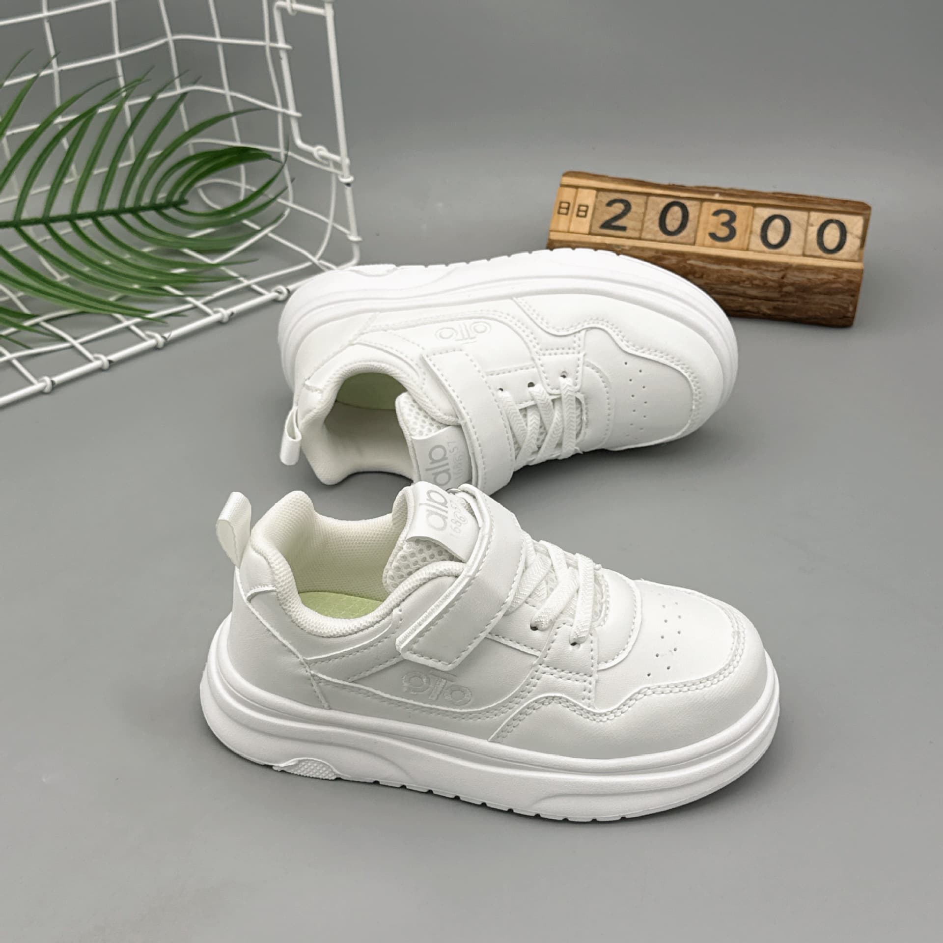Children's White Casual Shoes Party Pure White Board Shoes 2026 Summer New Waterproof Fashion Sneakers Boys Girls Velcro