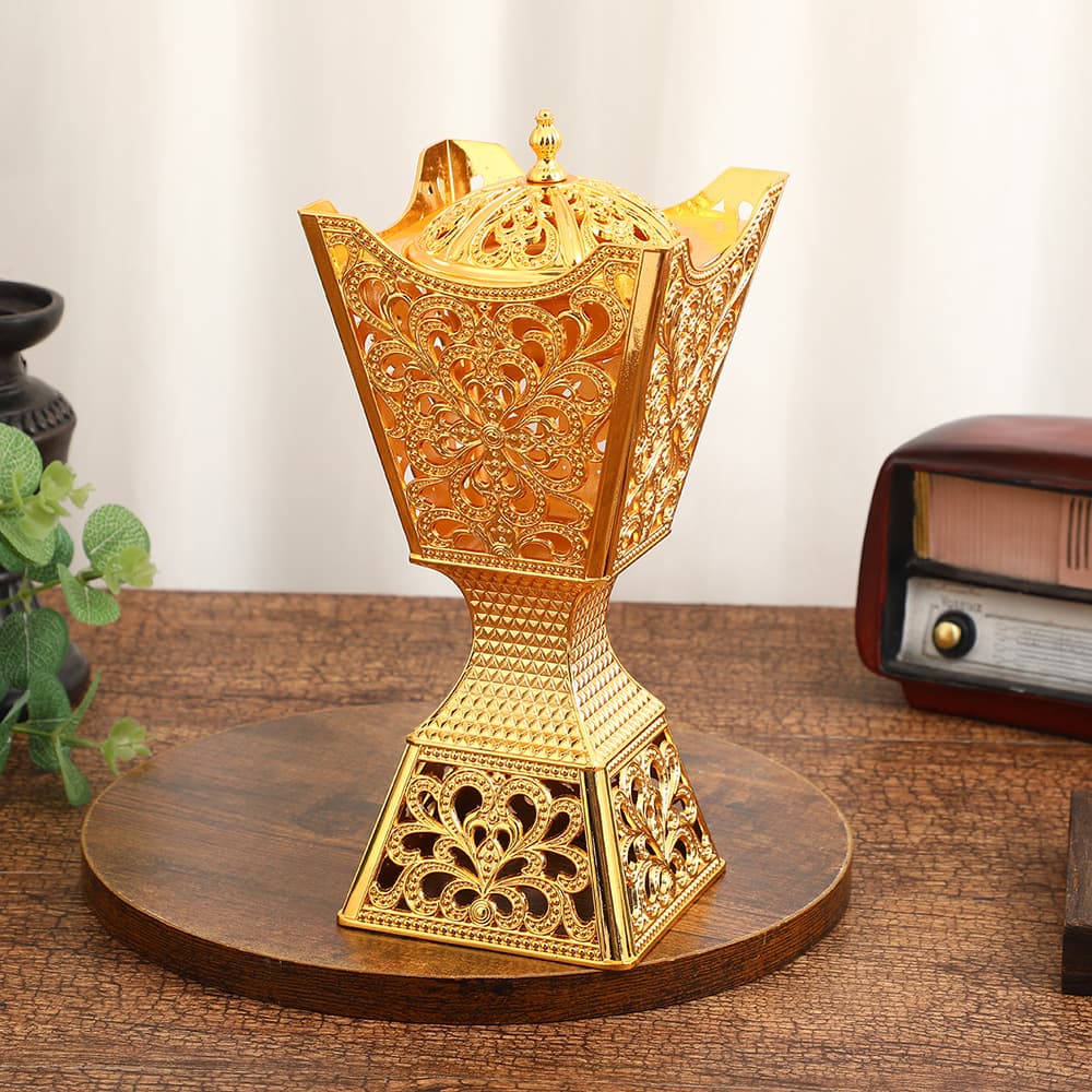 Luxury Vintage Incense Burner, Exquisite Sandalwood Burner, Metal Aromatherapy Burner for Home Indoor Use, Alloy Craft Decoration