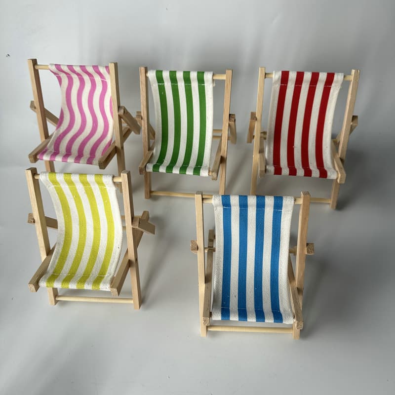 Beach chair gift mobile phone holder wooden mini gift folding lounge chair photo props decoration creative desktop