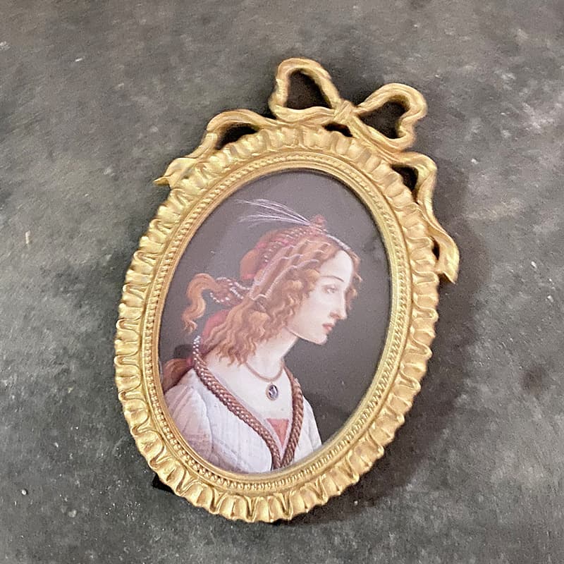 French embossed creative photo frame European style golden resin table 7-inch photo frame home furnishings model room photo frame