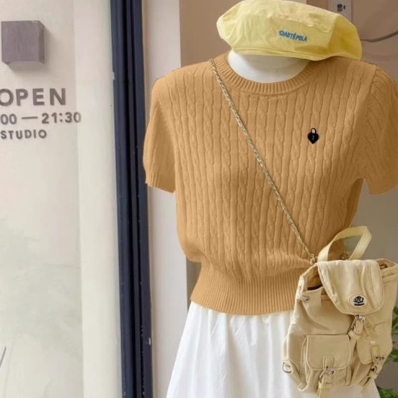 Khaki Twists Knitted Sweater Women's 2025 Summer Round Neck Shoulder Slim-fit Soft Waxy Niche Design T-shirt Top