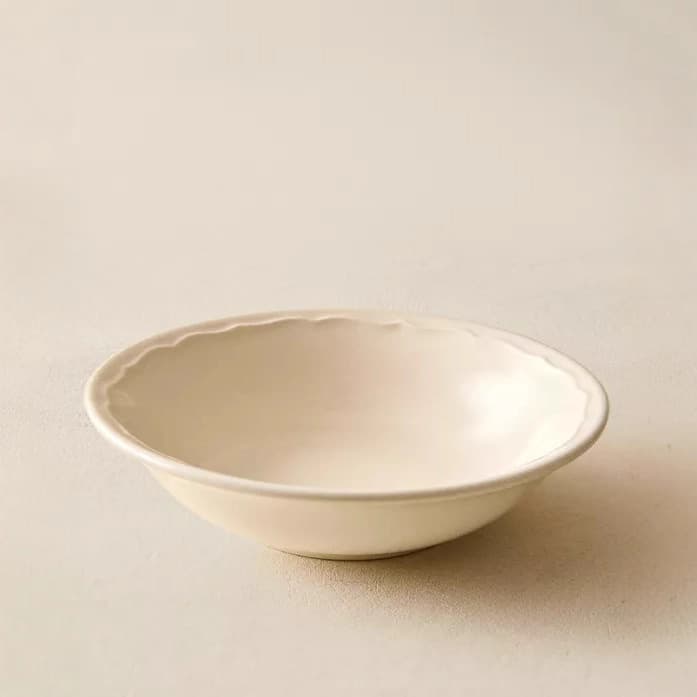 Ins style retro round rice bowl French bas-relief lace bowl pure white ceramic fruit bowl salad bowl cake bowl
