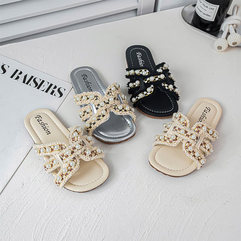 High-Aesthetic Girls' Slippers 2026 Summer New Style, Chic Flat Beach Sandals with Pearl Decoration