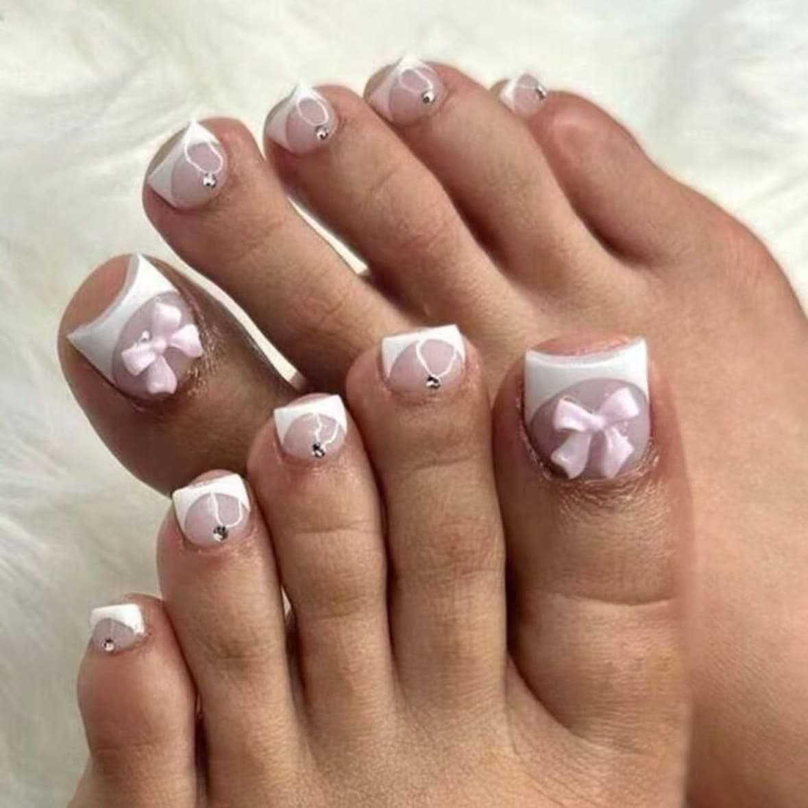24PCS TOE NAILS In Stock Short Glossy White French Toenails Middle East Export 24 Pieces
