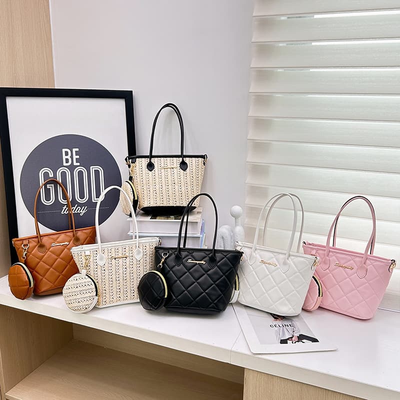 Wholesale Korean Style Women's Quilted Bag with Small Pouch, 2025 New Spring Casual Shoulder Crossbody Handbag