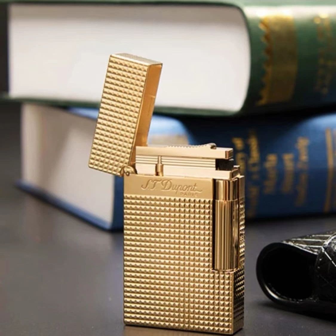 Multiple choices of Dupont lighters with pure copper inflatable steel sound and crisp high-end men's gifts.
