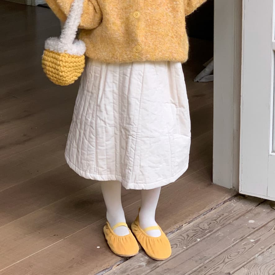 Girls' quilted and thickened midi skirt, 2025 autumn/winter new Korean style, fashionable and versatile loose corduroy midi skirt.