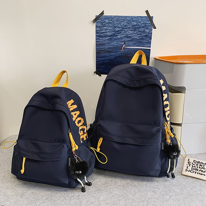 New letter contrasting color lightweight schoolbag for middle school students with good looks, same style for men and women, simple and versatile backpack for college students