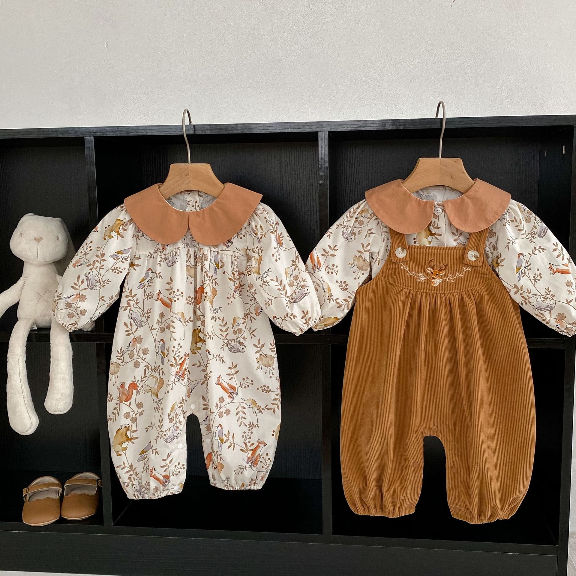 2025 Spring INS Baby Romper for Boys and Girls, Korean-style Printed Long Crawl Suit with Turn-down Collar, Long Sleeves, and Bodysuit Suspenders