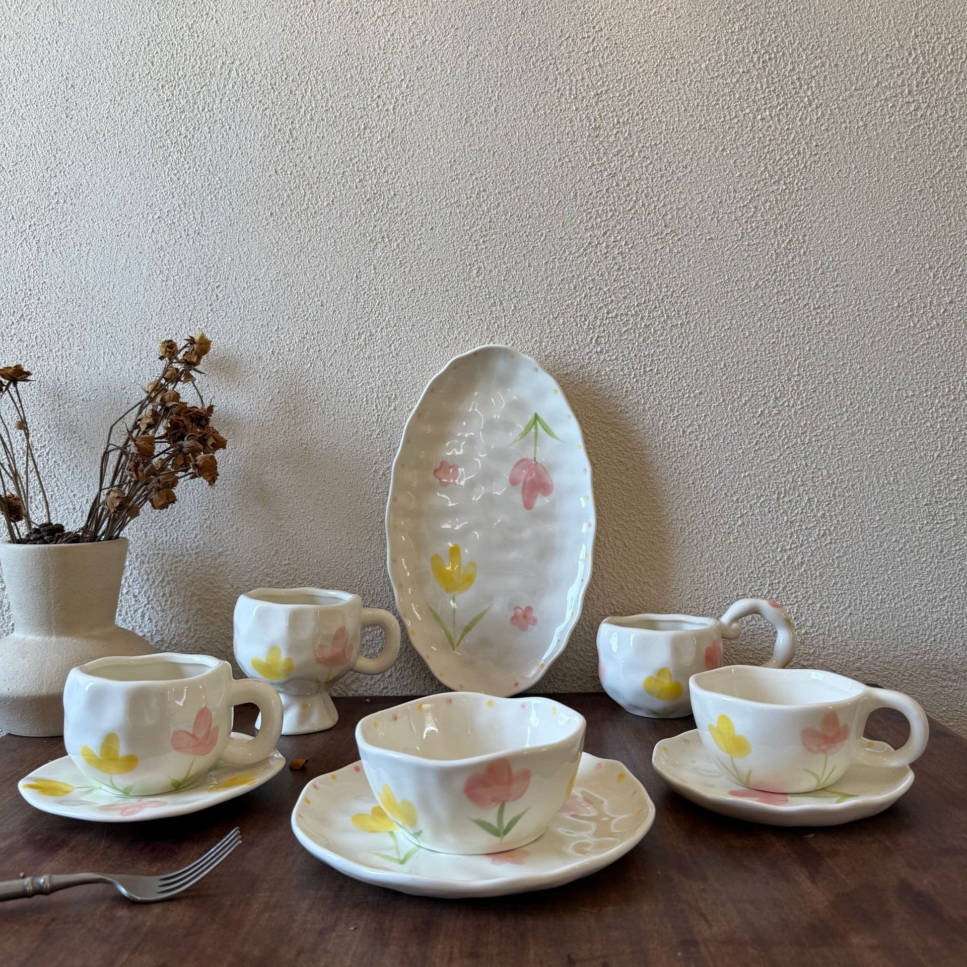 French Ins Style Hand-Pinched Hand-Painted Tulip Ceramic Plate Coffee Cup Saucer Salad Dessert Bowl Oval Plate Wholesale