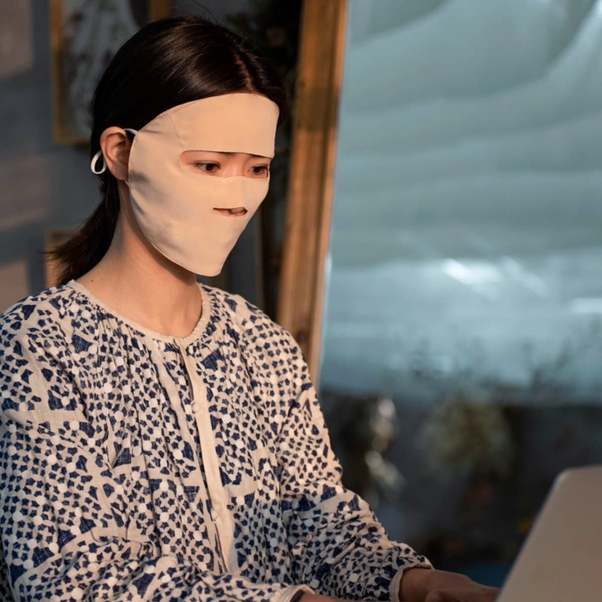 Yizhiler Silk Face Mask Plant-Dyed Full-Face Sun, Blue Light, Oil Fume, Allergy, and UV Protection, Breathable