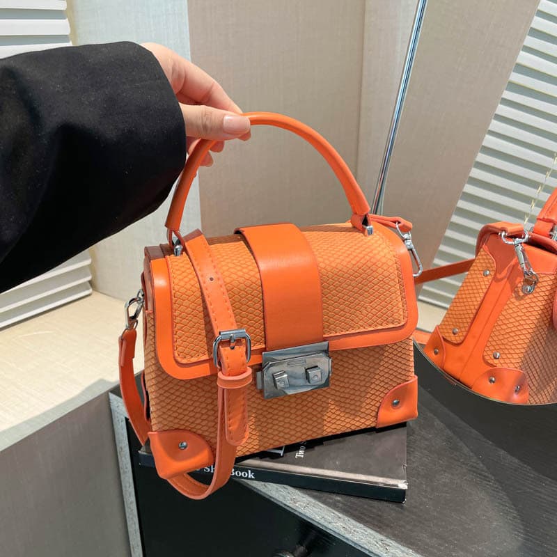 High-end niche design hand-held box bag for women 2025 new popular light luxury braided pattern single shoulder crossbody bag