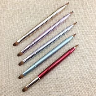 Retractable lip brush, double-ended portable concealer brush with cap, lipstick lip liner brush, makeup tool for beginners