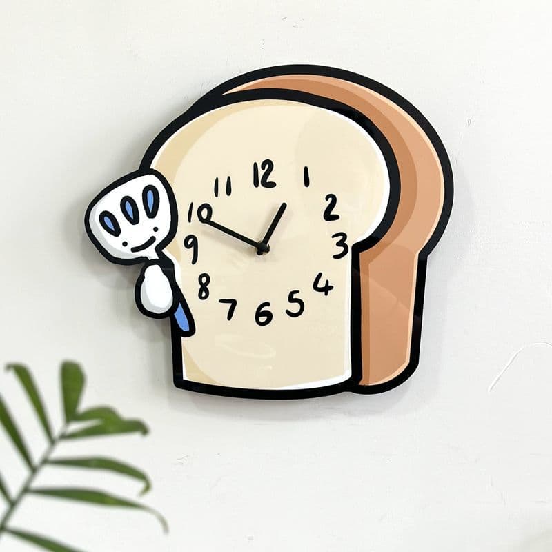 Toast-shaped wall clock for children's room and kindergarten, silent digital clock, home decoration, modern minimalist wooden clock