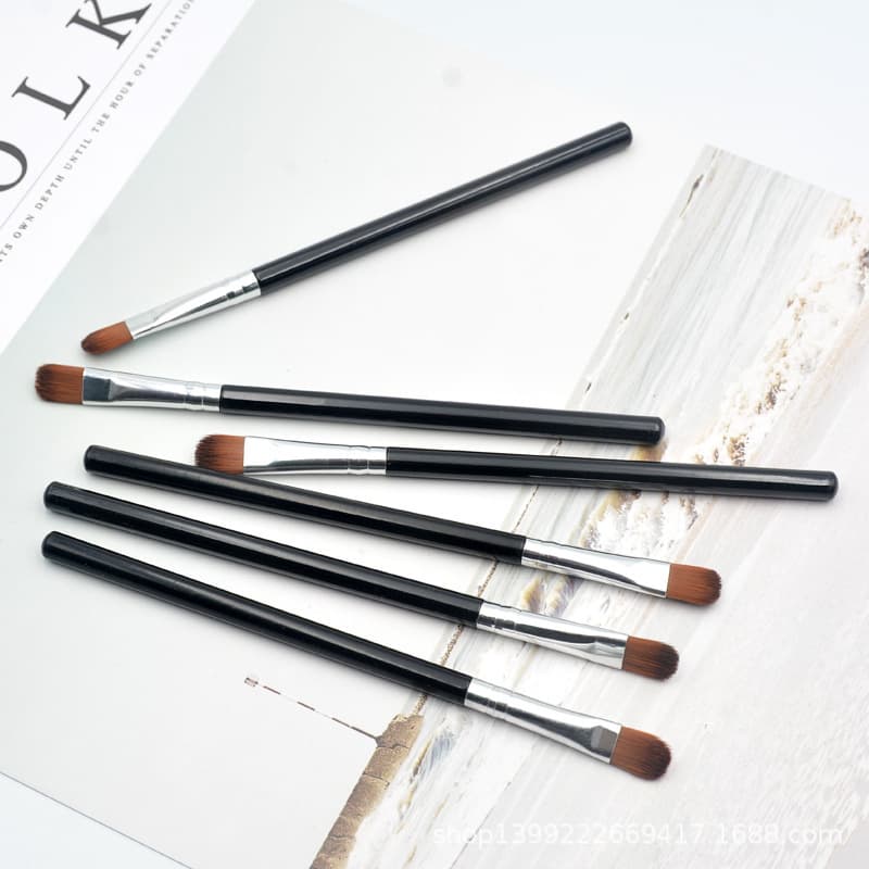 Factory Direct Single Makeup Brush New Style Eyeshadow Brush Beginner Portable Beauty Makeup Brush Lip Brush Wholesale