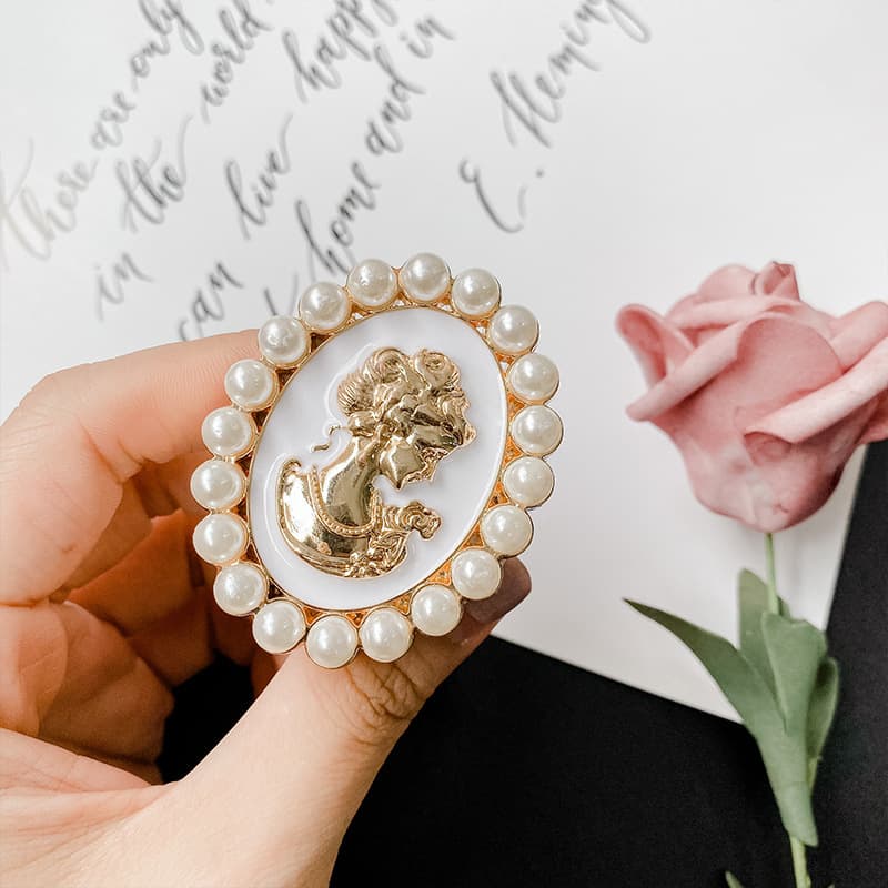 Pearl Beauty Head Design Lazy Stand Electroplated Glossy Adhesive Airbag Stand Foldable Universal for Phone and Tablet
