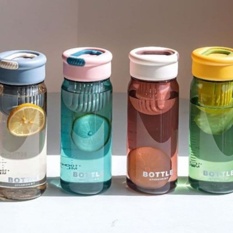 Shatter-resistant, high aesthetic appeal portable car tea brewing plastic cup, specifically for students' school use, space cup