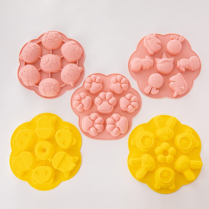 Wholesale In-Stock Cute Little Animal Combination Silicone Molds DIY Handmade Soap Silicone High-Temperature Resistant Material Dessert