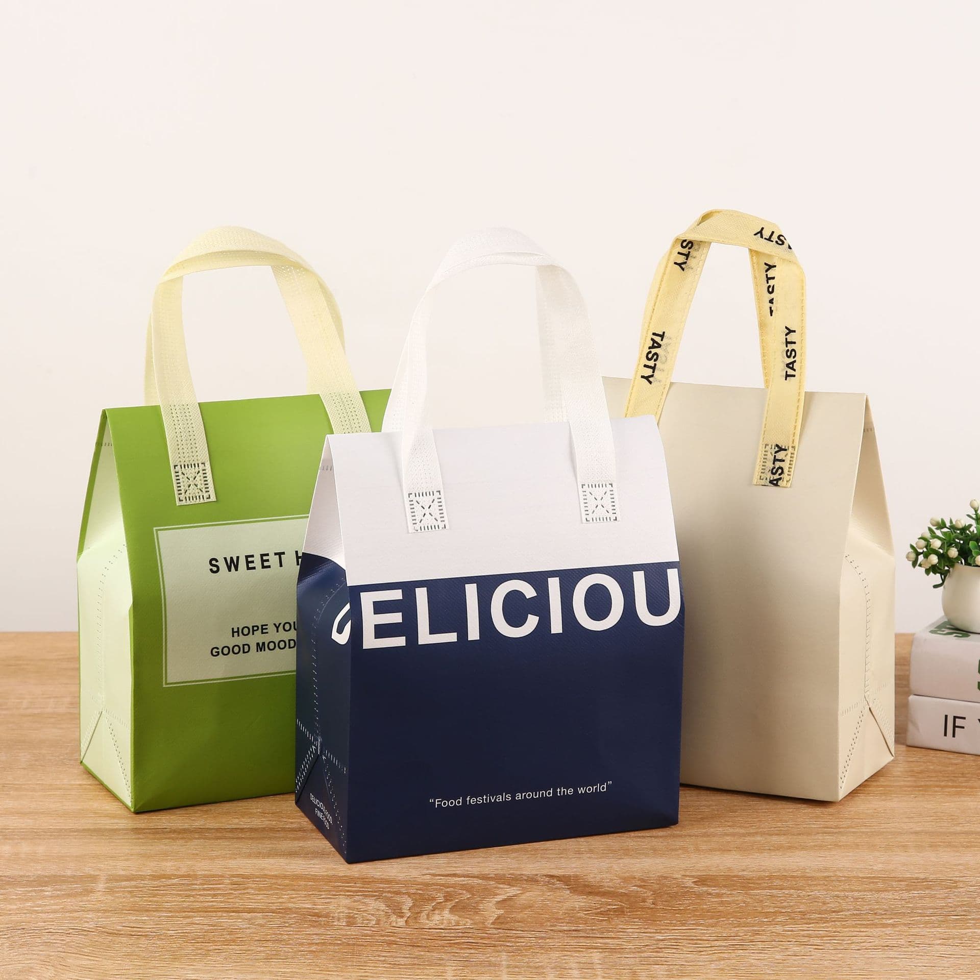 Large Non-woven Cake Insulated Bags, Color-Printed Handled Foldable Thermal Bags, Simple Fruit Takeaway Ice Bags Customization