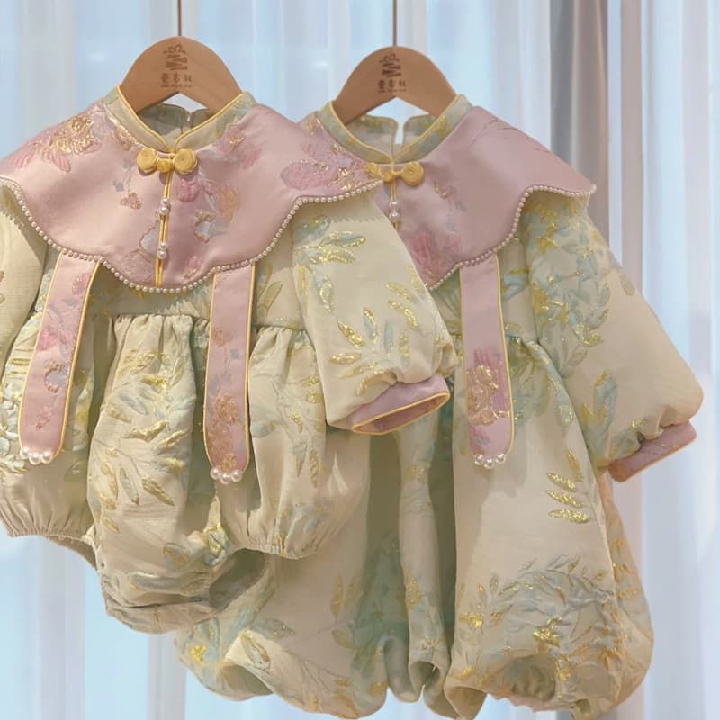 One-year-old dress baby girl's new Chinese style birthday party catches the 100-day banquet baby Tang suit cheongsam bag fart suit summer