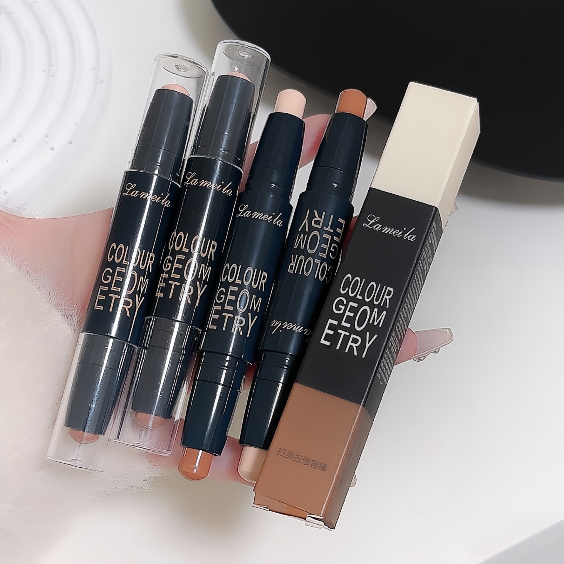 Double-ended high-gloss contouring stick, three-dimensional modification of nose shadow, silhouette, face brightening, makeup-holding silkworm pen, student party