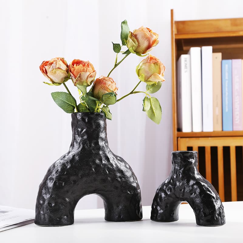 Cross-border Nordic minimalist creative ceramic vase, black and white geometric pastoral style, suitable for home decoration in guesthouses and model rooms