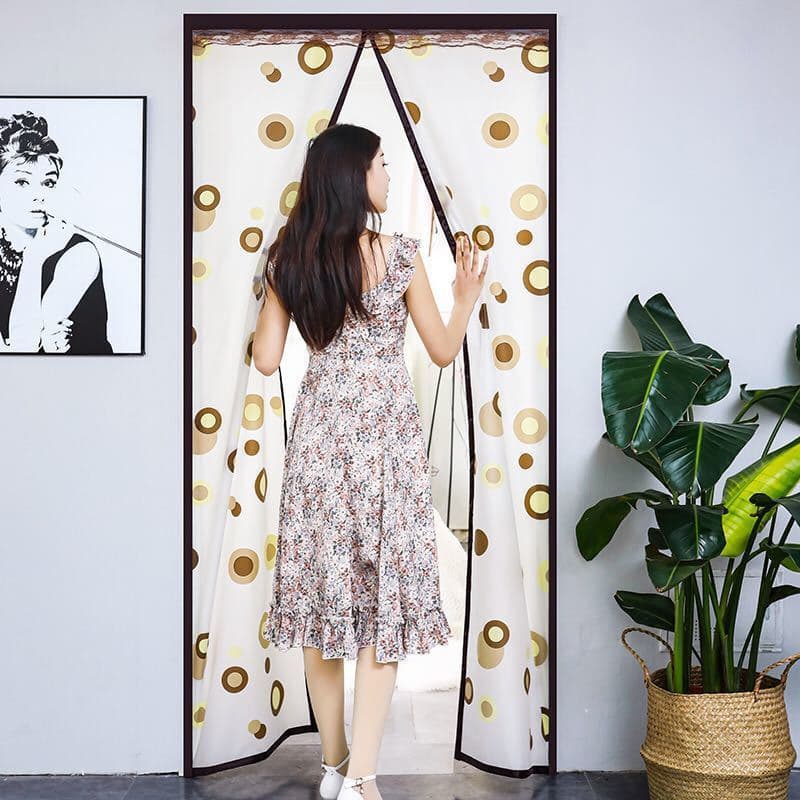 Insulated isolation curtains for air conditioning doorways, keeping warmth in and cold air out, with mosquito, wind, and insect protection, self-extinguishing smoke.