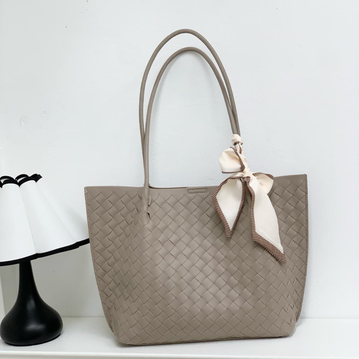 New woven tote bag, versatile commuting, casual, large-capacity armpit bag, textured shoulder bag, women's bag mouth