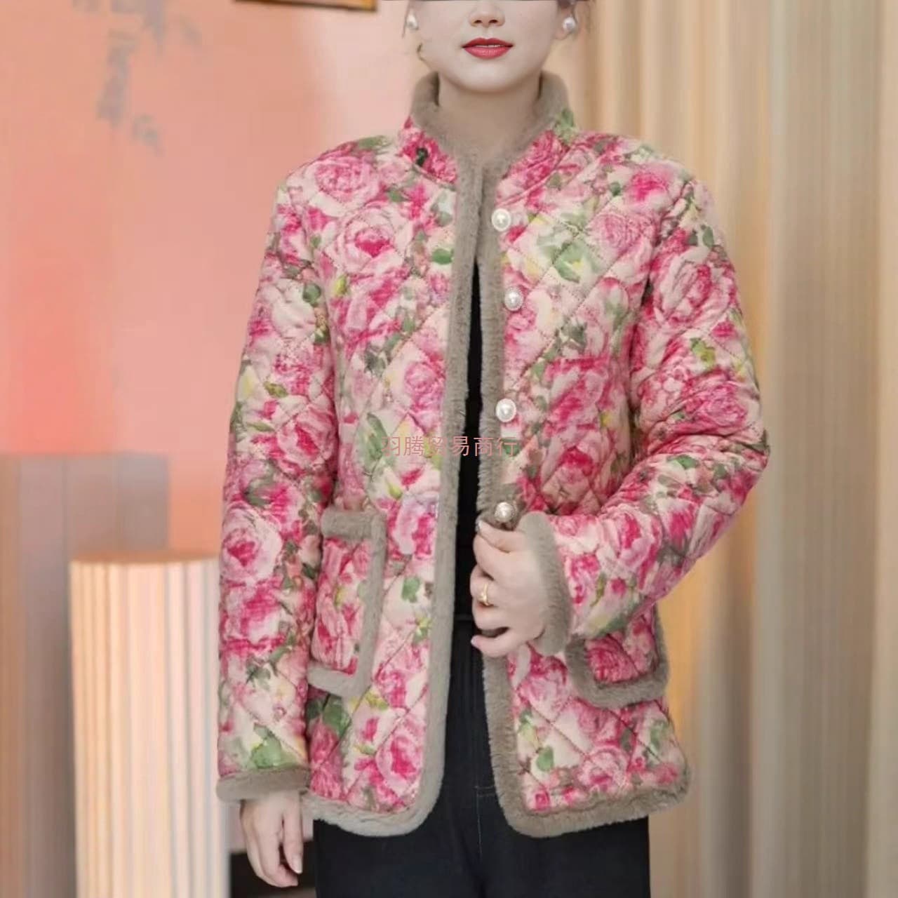 New winter fleece-lined cotton coat for middle-aged and elderly women, thickened floral print coat, fashionable and warm.
