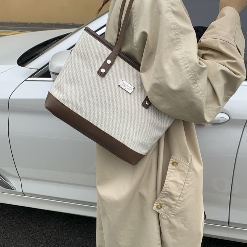 Trendy Casual Retro Simple Large-Capacity Women's Tote Bag for Work Commuting Versatile Solid Color Shoulder Bag