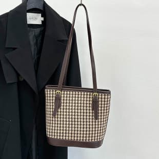 New Autumn/Winter Houndstooth Handbag Women's Niche Design High-End Vintage Large Capacity Shoulder Bucket Bag
