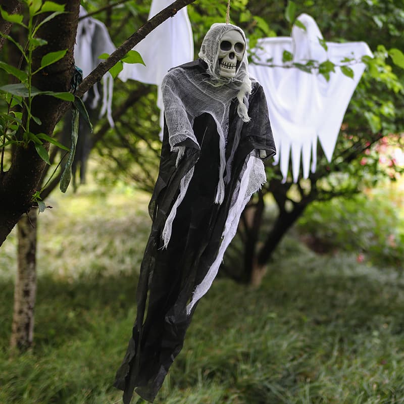 Halloween Decoration Hanging Ghost Atmosphere Props, Bracelet Ghost Yard Hanging Ornament, Terrifying Skull Female Ghost Door Curtain