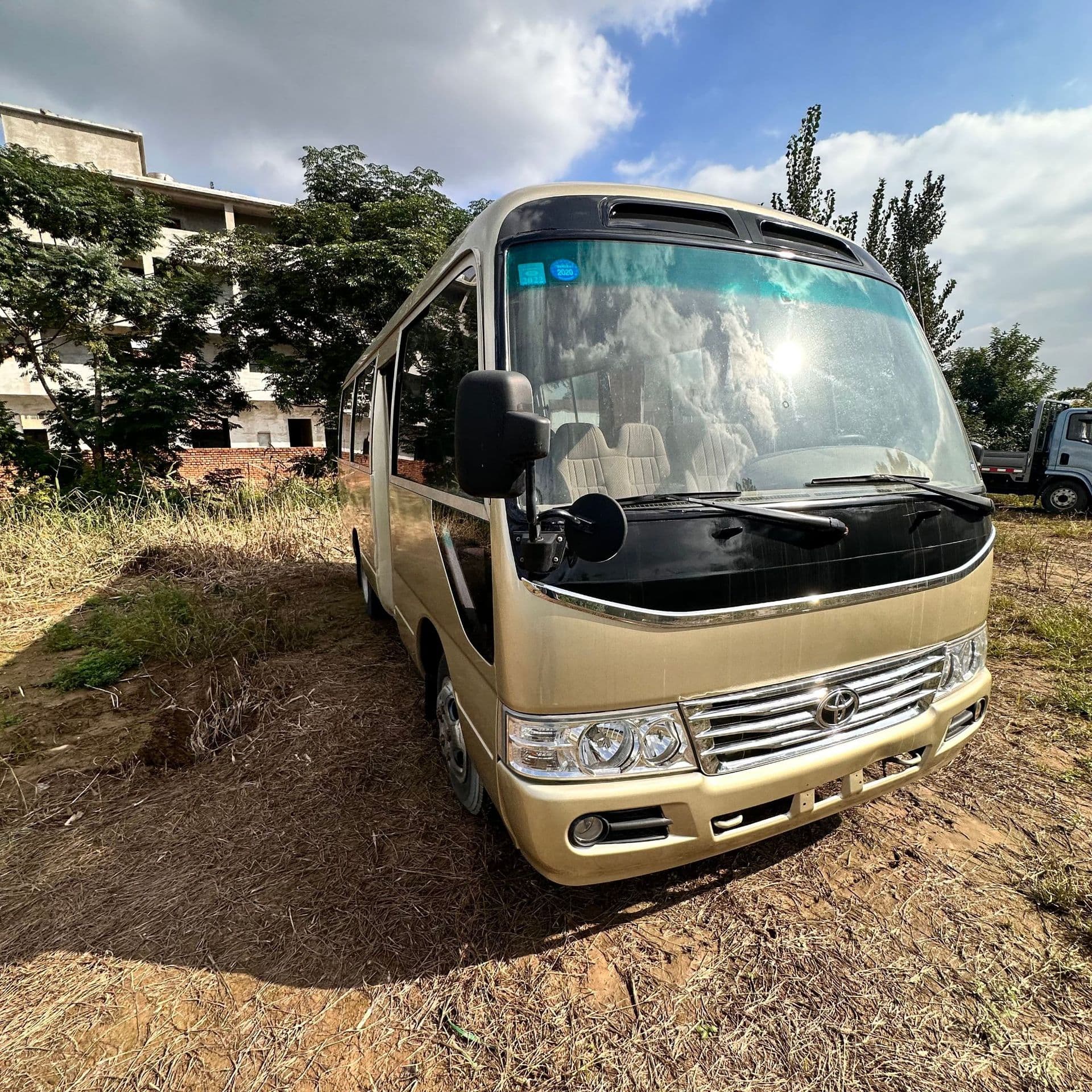 Export Coaster 19-23 seats medium bus tourism sightseeing reception vehicle automatic door adjustable comfortable seats
