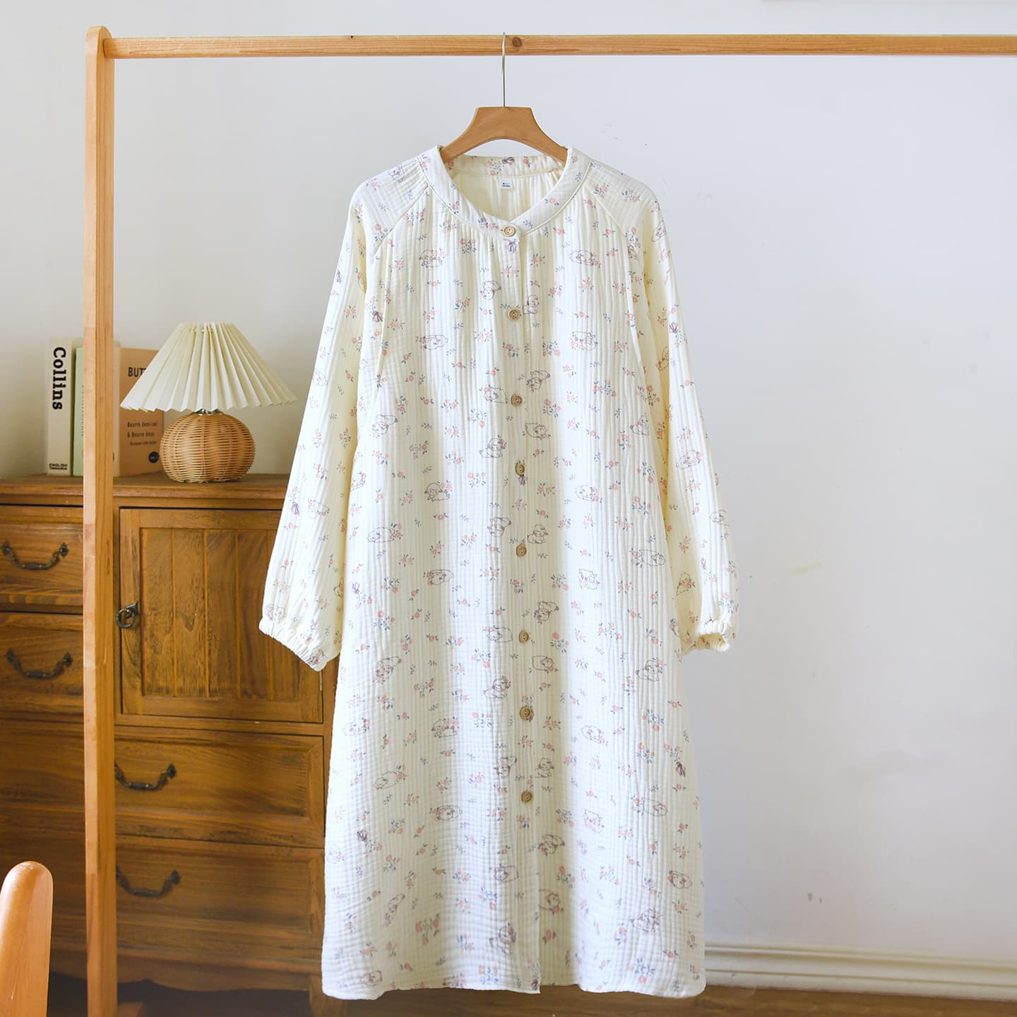 Four-layer cotton gauze maternity dress, pregnant women's nightgown, thick winter maternity hospital confinement clothing, pure cotton production and breastfeeding manufacturer